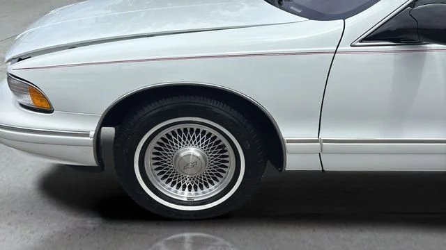 Used 1996 White Chevrolet Classic image 30