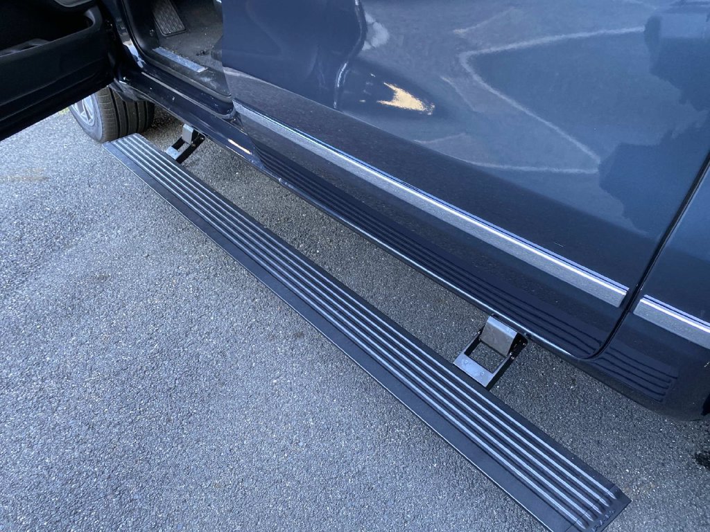 New 2027 Forged Blue Metallic Exterior Paint RAM Tungsten image 10