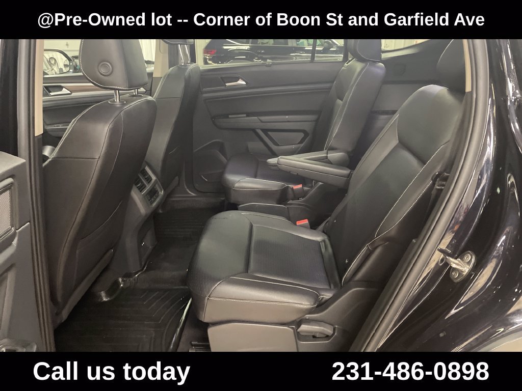 Used 2021 Black Volkswagen 3.6L V6 SE w/Technology image 17