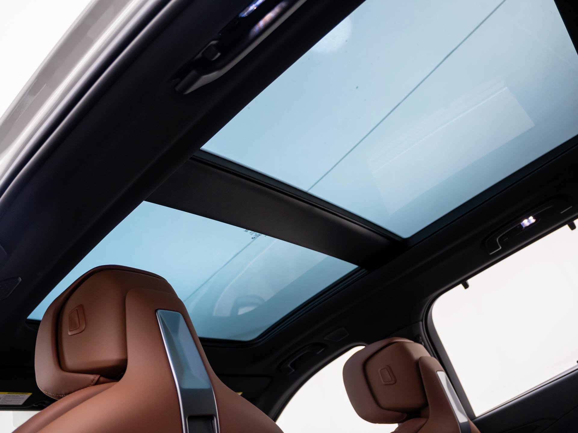 New 2027 Mineral White Metallic BMW 40 image 17