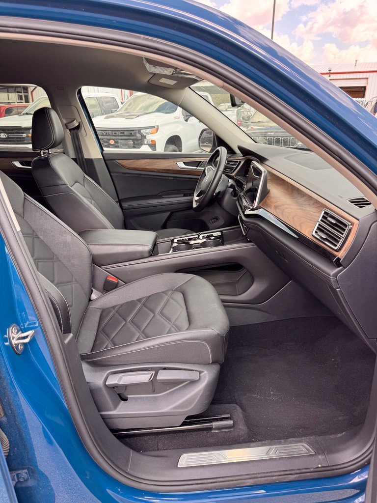 Used 2026 Black Volkswagen SE w/Technology image 5