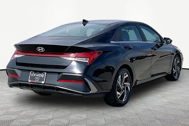 Used 2024 Black Hyundai SEL image 2