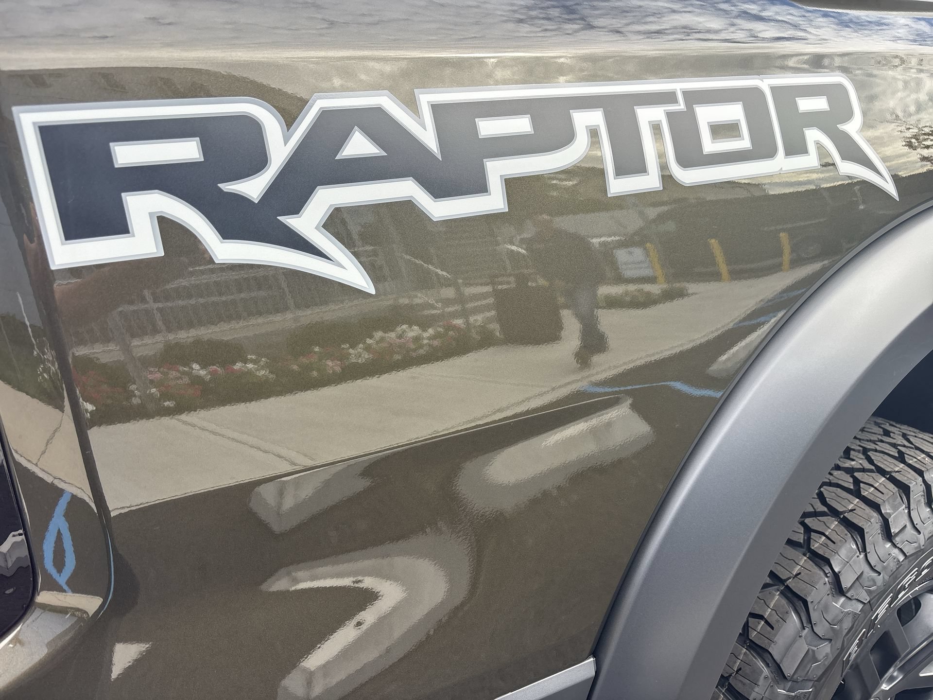 New 2026 Shelter Green Metallic Ford Raptor image 31