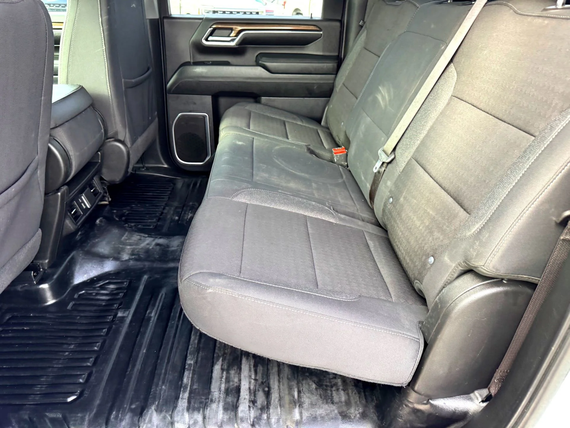 Used 2024 Summit White Chevrolet LT image 17