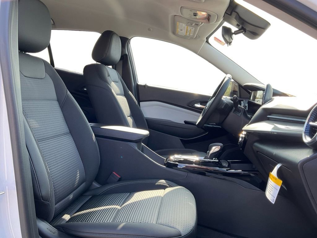New 2026 Summit White Chevrolet LT image 24