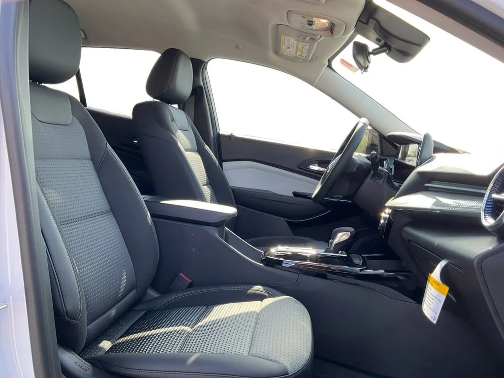 New 2026 Summit White Chevrolet LT image 24