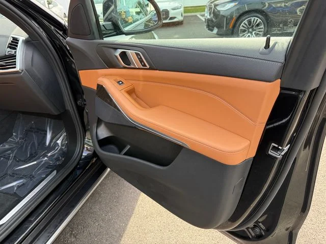 Used 2022 Black Sapphire Metallic BMW xDrive40i image 30