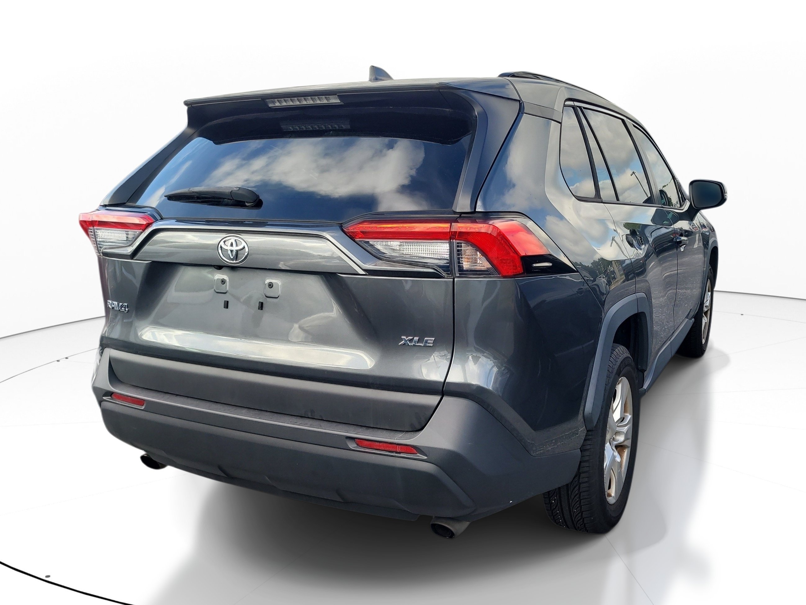 Used 2020 Magnetic Gray Metallic Toyota XLE image 6