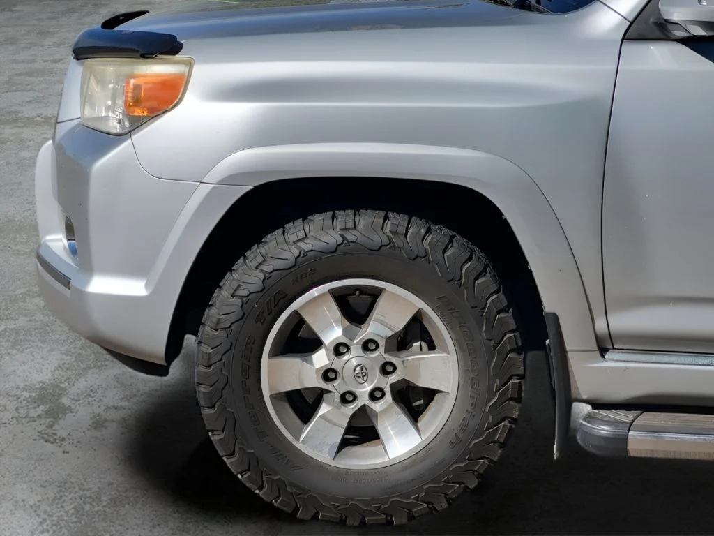 Used 2013 Classic Silver Metallic Toyota SR5 image 25