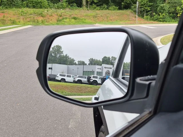 Used 2022 White Honda EX-L image 18