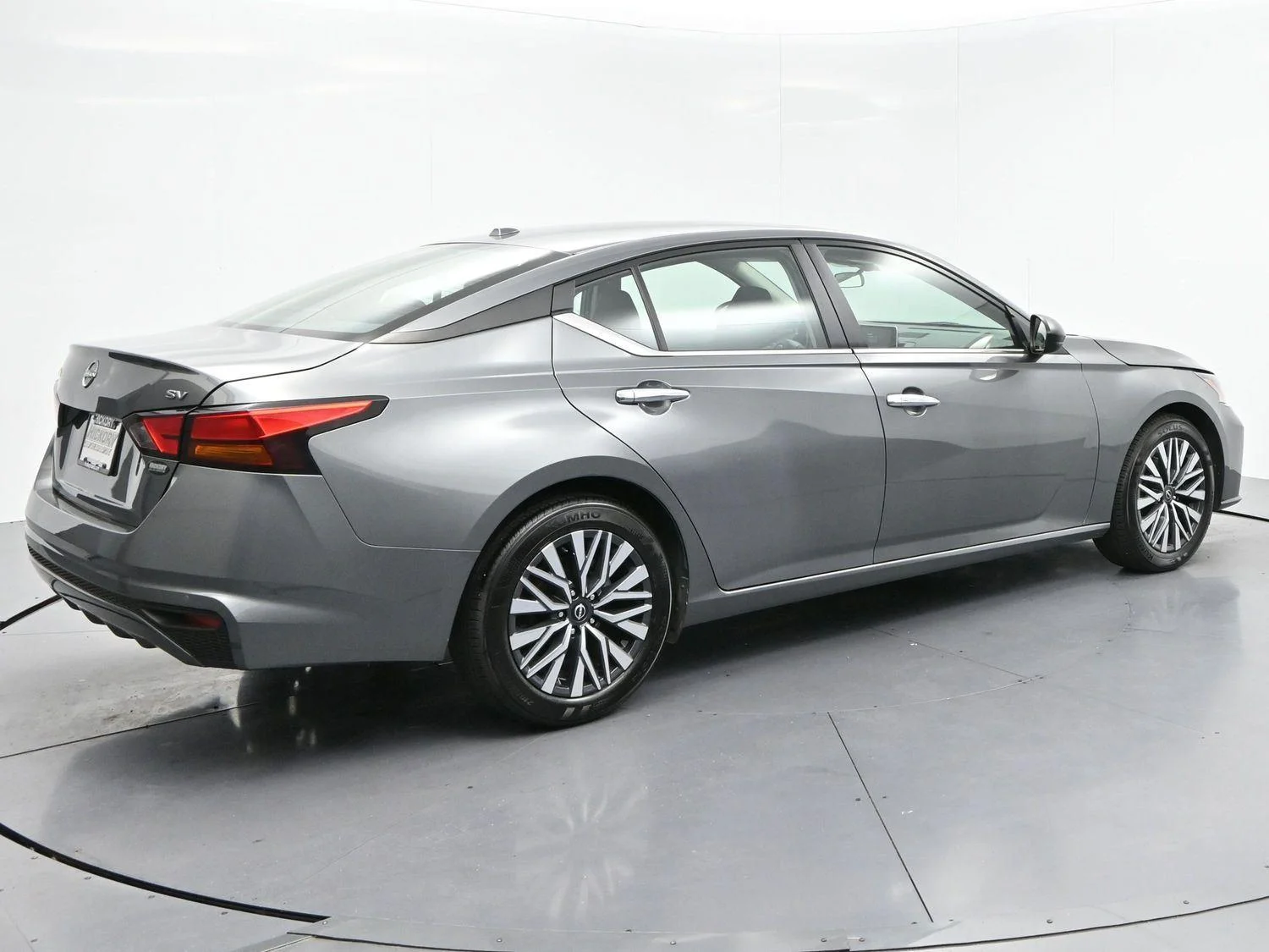 Used 2024 Gun Metallic Nissan 2.5 SV image 7