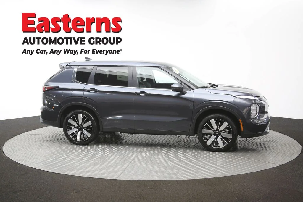 Used 2025 Gray Mitsubishi SE image 41
