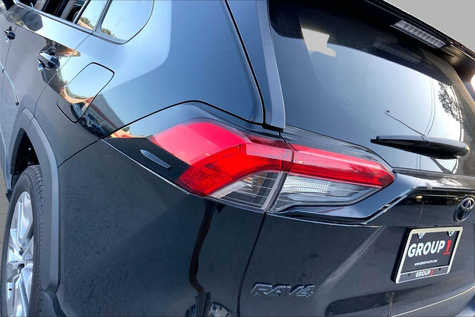 Used 2025 Midnight Black Metallic Toyota XLE Premium image 28