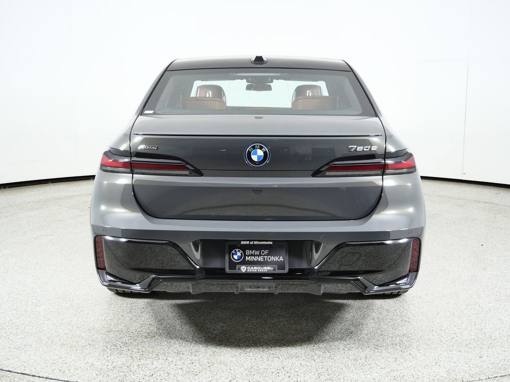 2025 BMW 7 Series 750e - Photo 10