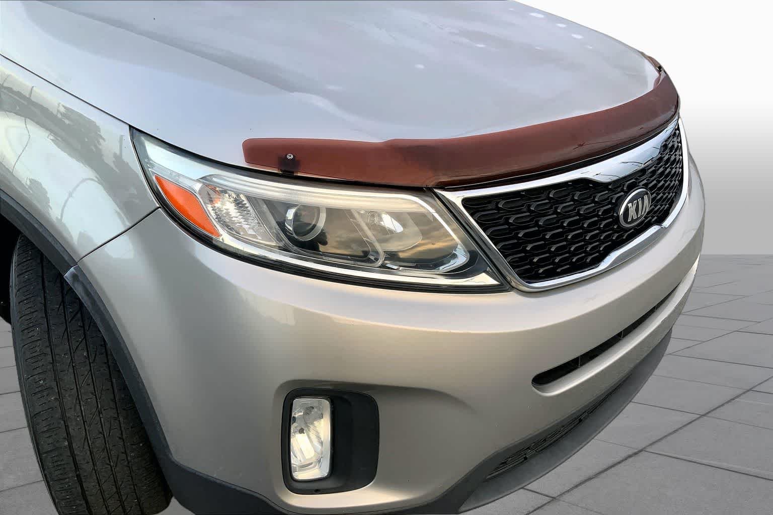 Used 2015 Satin Metal Kia LX image 29
