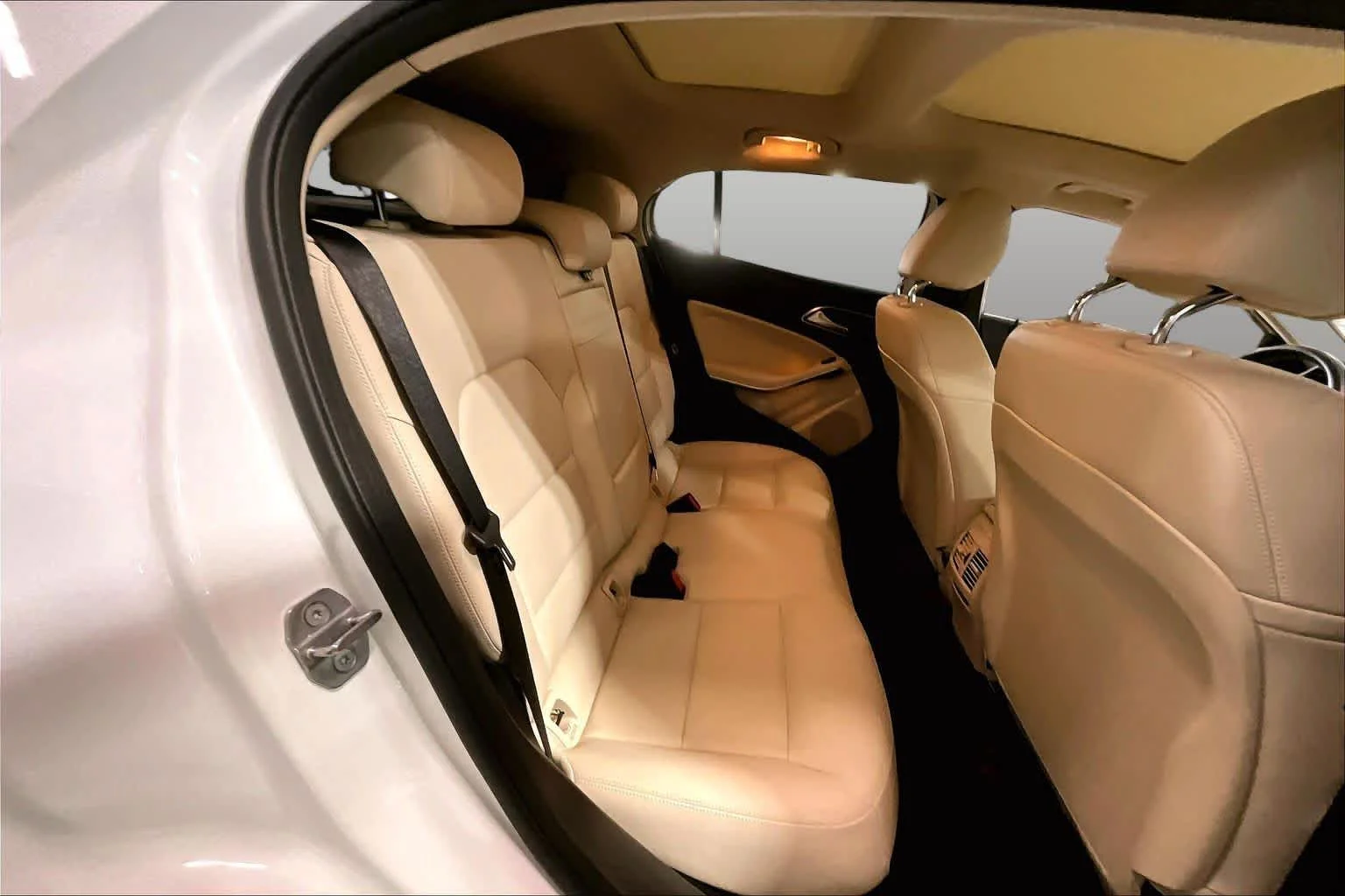 Used 2019 Polar White Mercedes-Benz GLA 250 image 20
