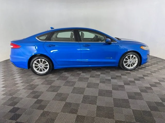 Used 2019 Blue Ford SE image 4
