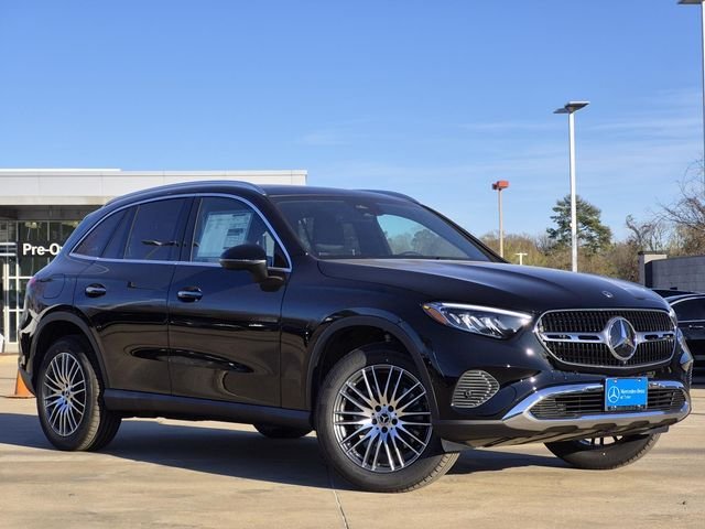 2026 Mercedes-Benz GLC GLC 300's photo