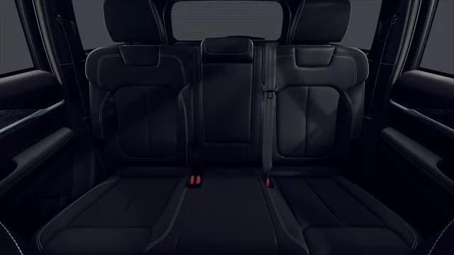 New 2026 Diamond Black Crystal Pearl-Coat Exterior Paint Jeep Laredo Altitude image 27