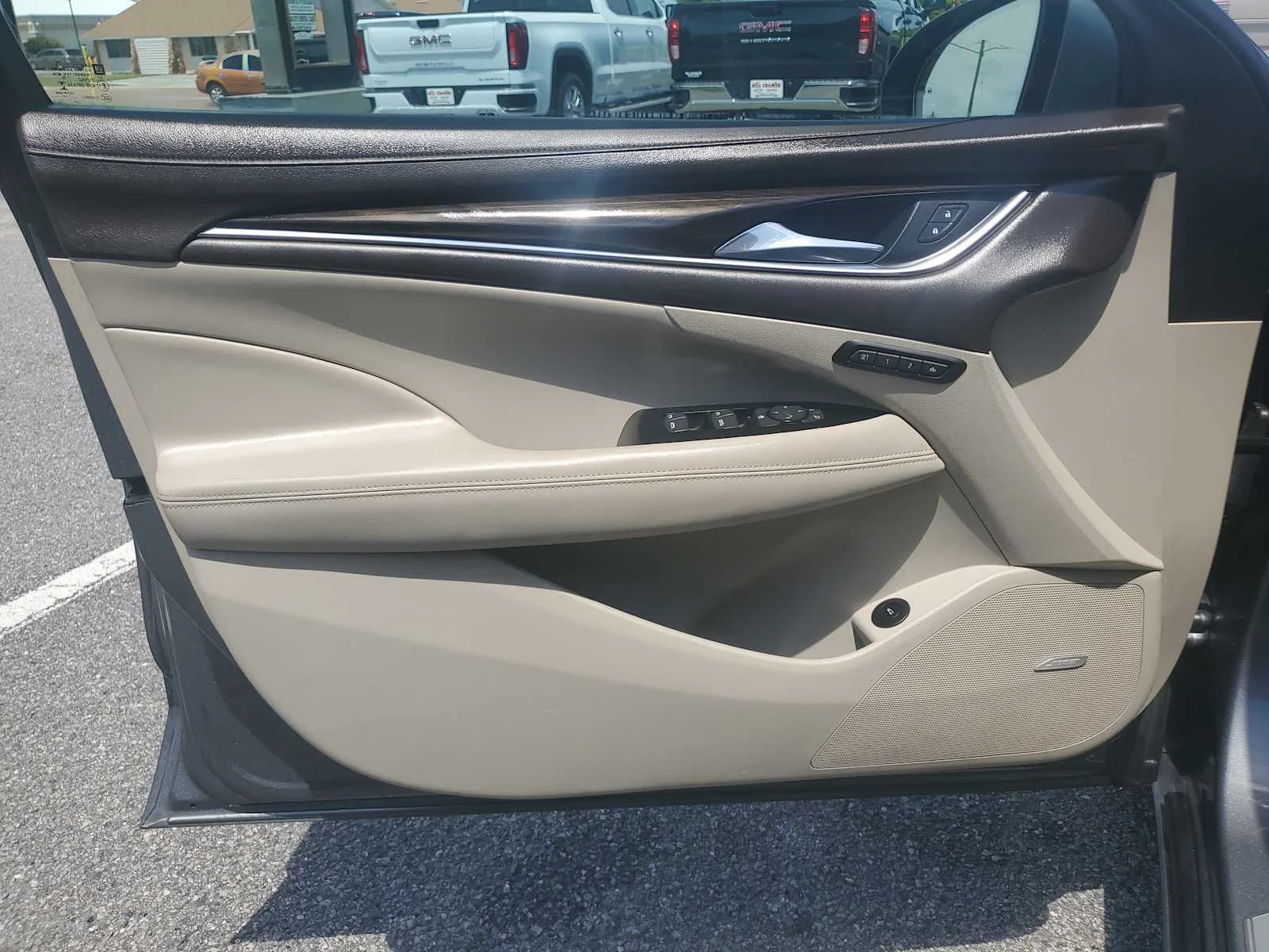 Used 2018 SATIN STEEL METALLIC Buick Essence image 25