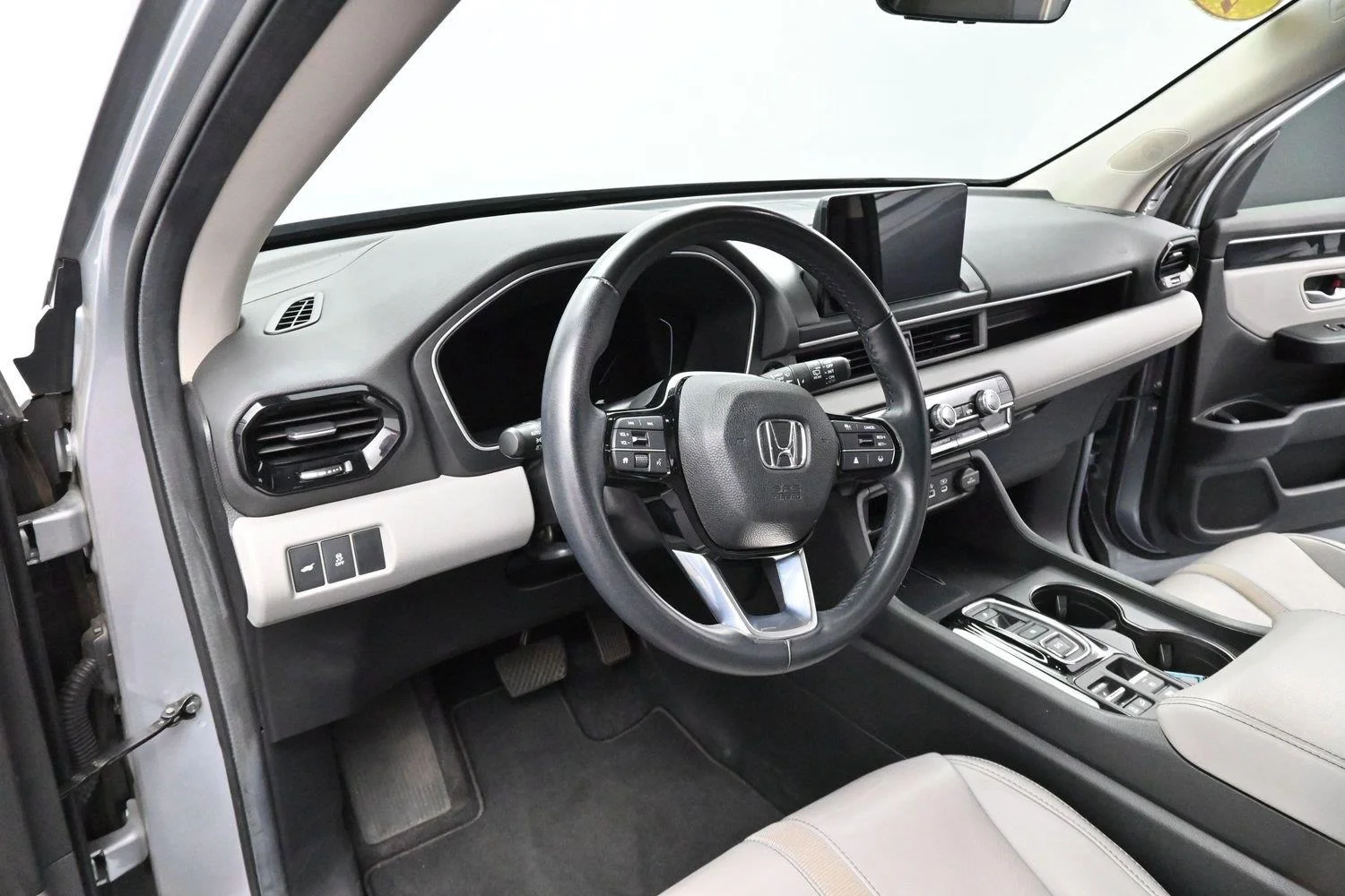 Used 2024 Lunar Silver Metallic Honda EX-L image 18