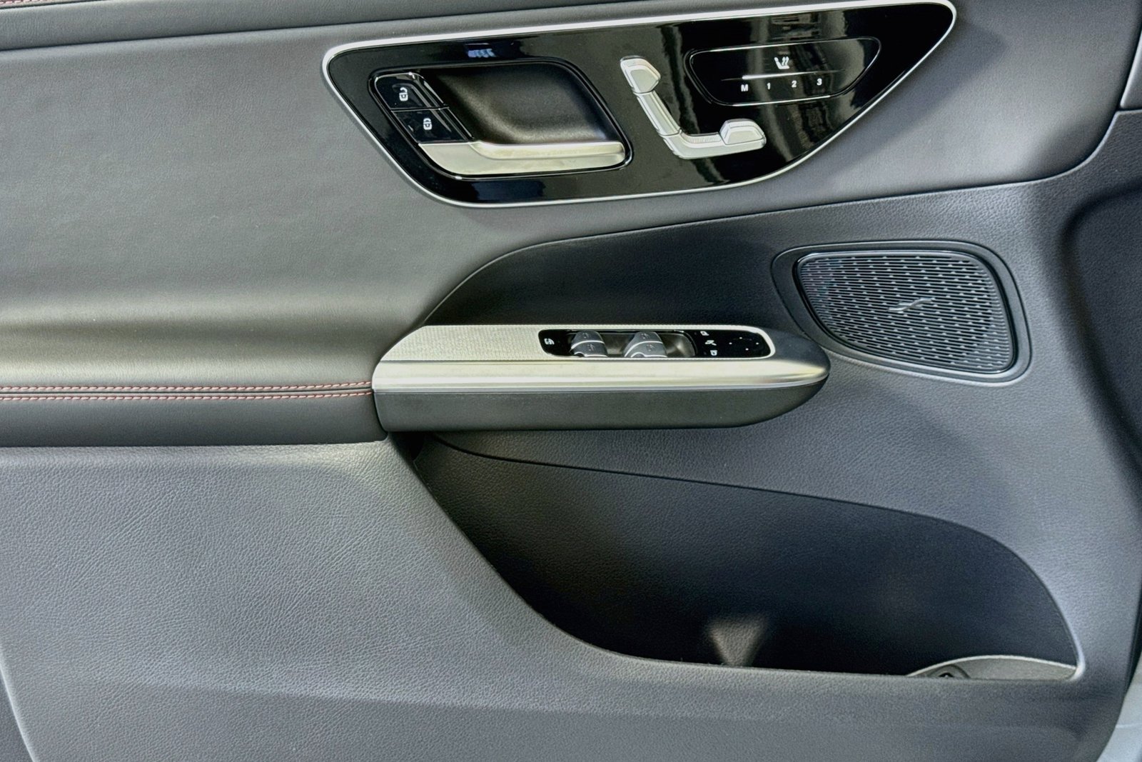New 2026 MANUFAKTUR Alpine Grey Mercedes-Benz AMG® GLC 43 image 16