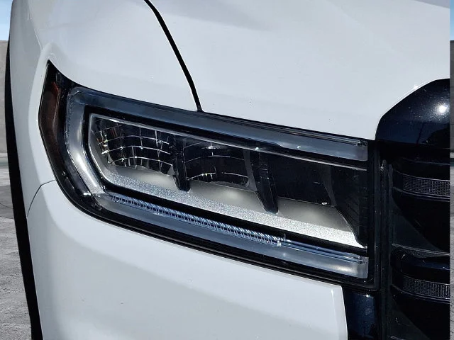 Used 2021 White GMC SLT image 9