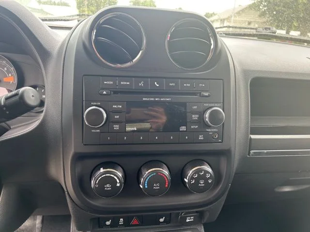 Used 2017 Blue Jeep Latitude image 14