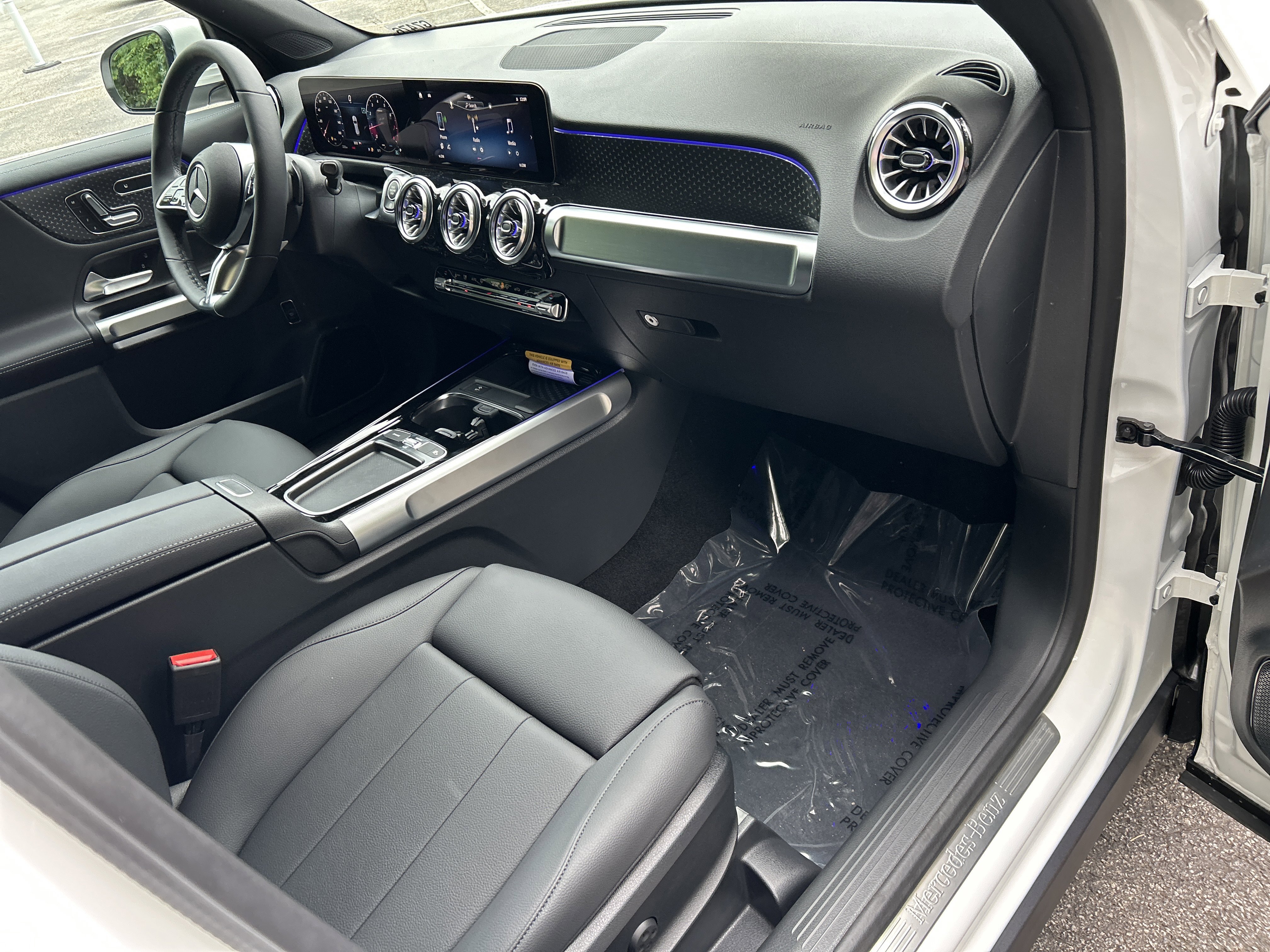 New 2026 Polar White Mercedes-Benz GLB 250 4MATIC® SUV image 45