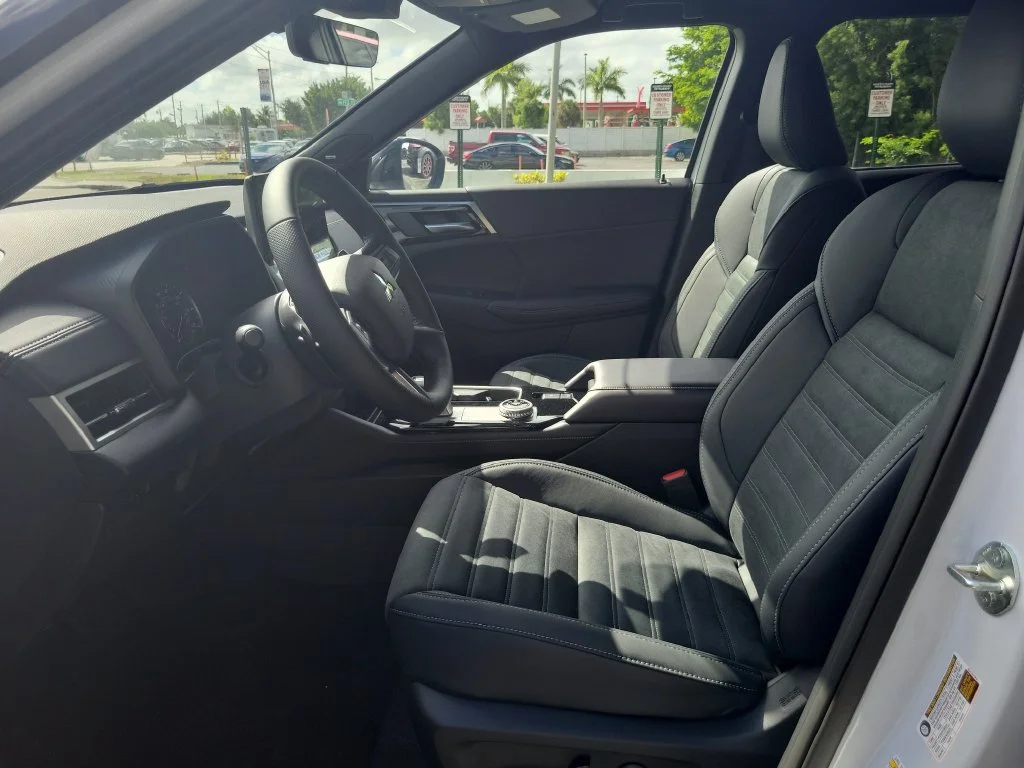 New 2026 White Mitsubishi LE 1.5T 2WD image 24