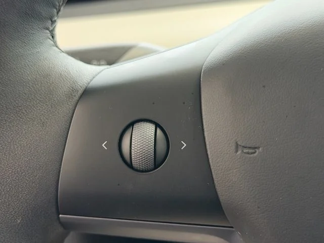 Used 2023 White Tesla Base image 20