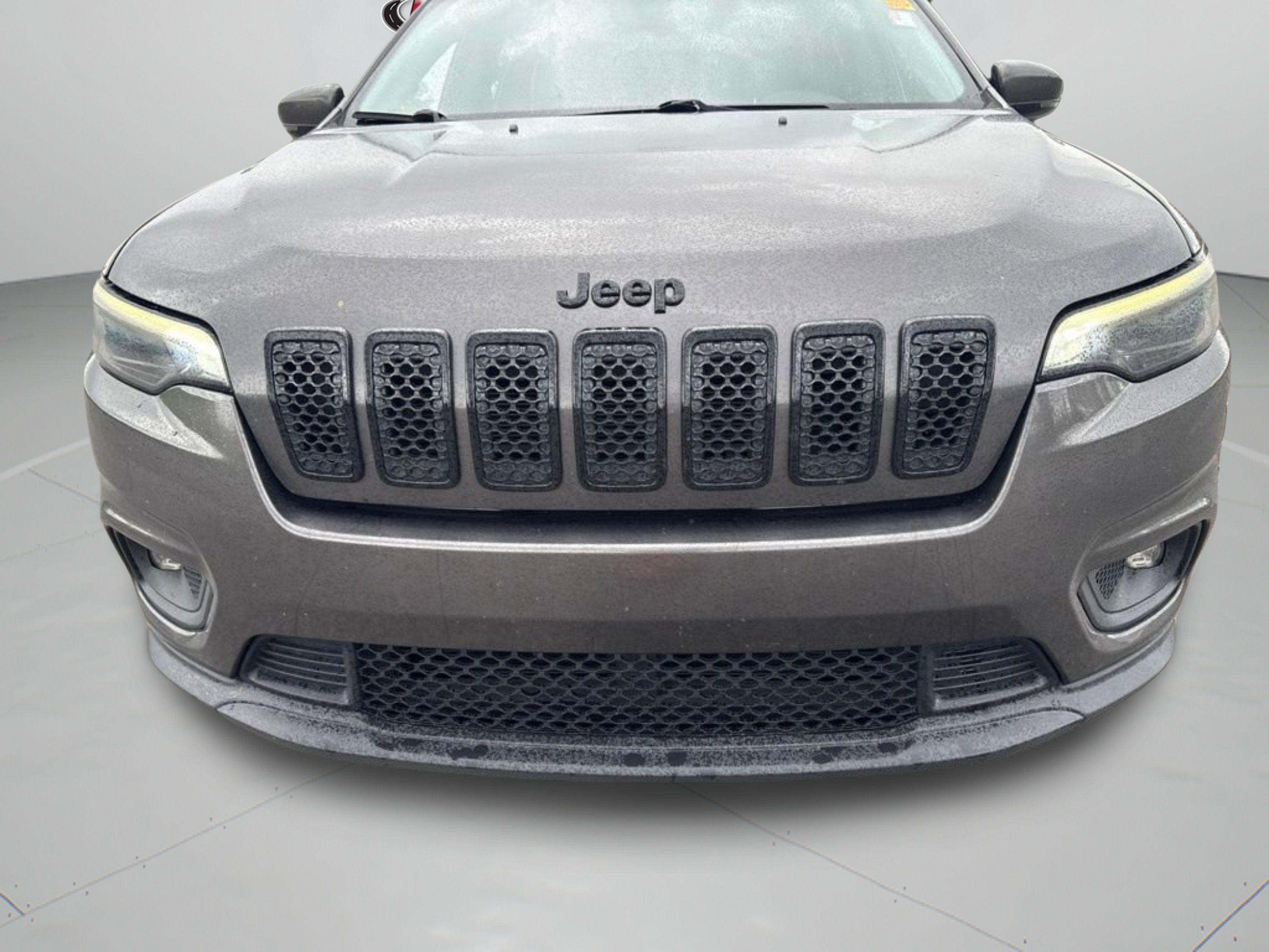 Used 2019 Granite Crystal Metallic Clearcoat Jeep Latitude Plus image 26