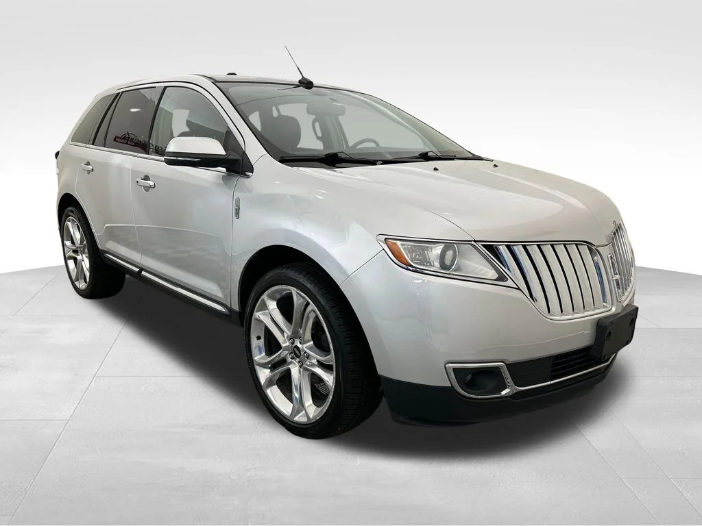 Used 2014 Silver Lincoln Base image 8