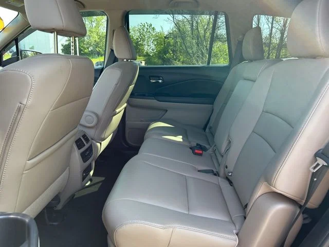Used 2016  Honda EX-L image 31