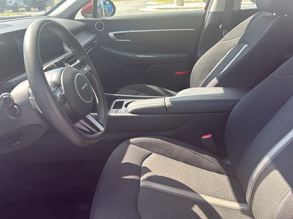 Used 2025 Ultimate red Hyundai SEL image 18