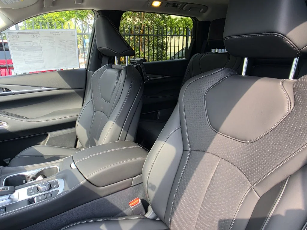 New 2027 RADIANT WHITE INFINITI Luxe AWD image 16
