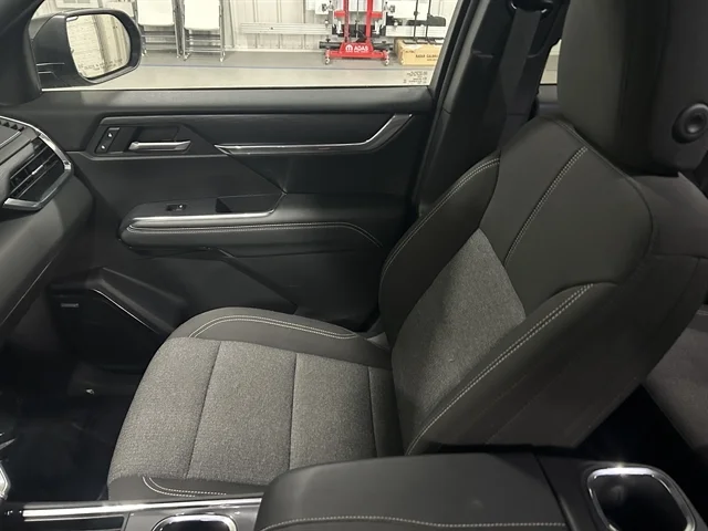 Used 2025 GRAY GMC FWD Elevation image 17