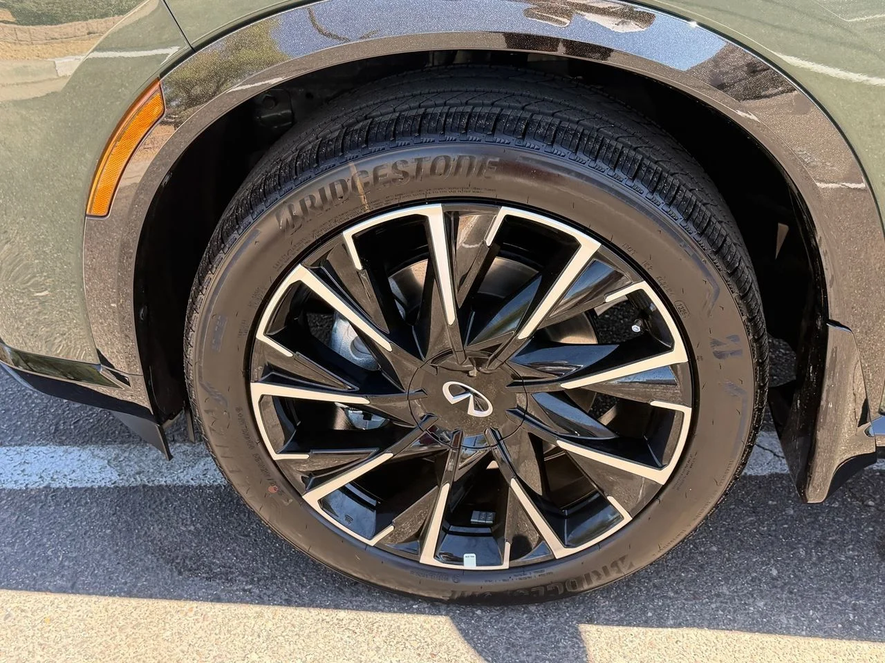 New 2027 2T DEEP EMRD INFINITI Autograph AWD image 10