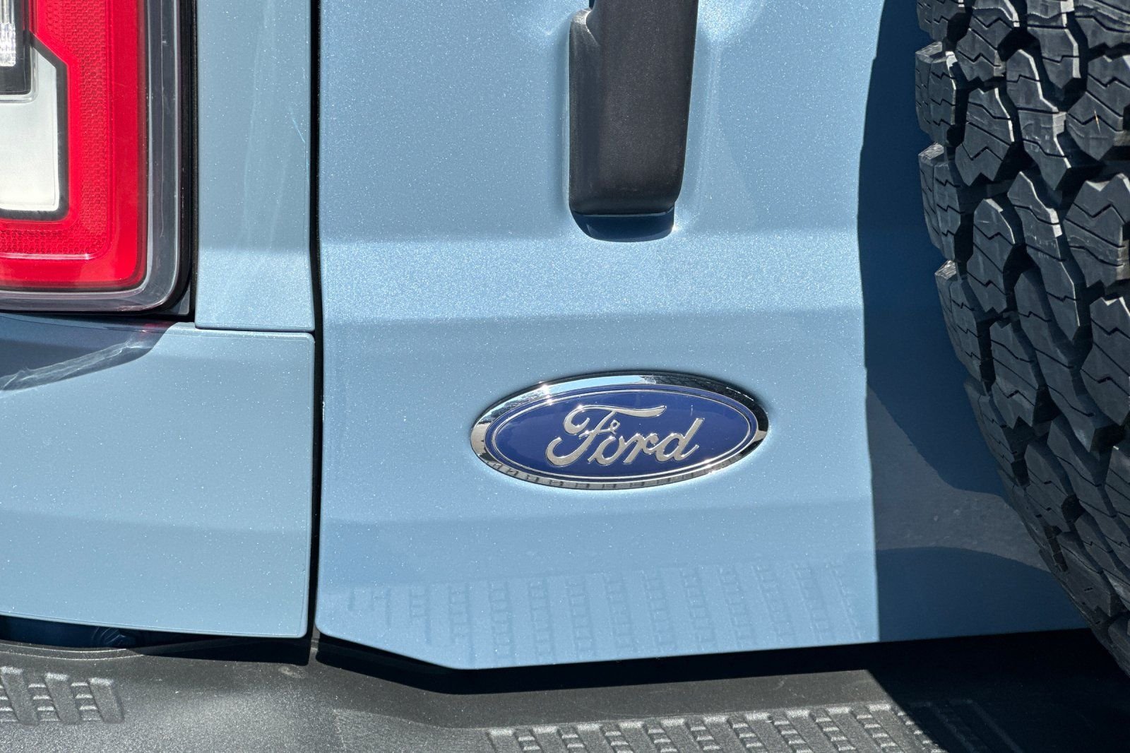 Used 2025 Gray Ford Badlands image 32