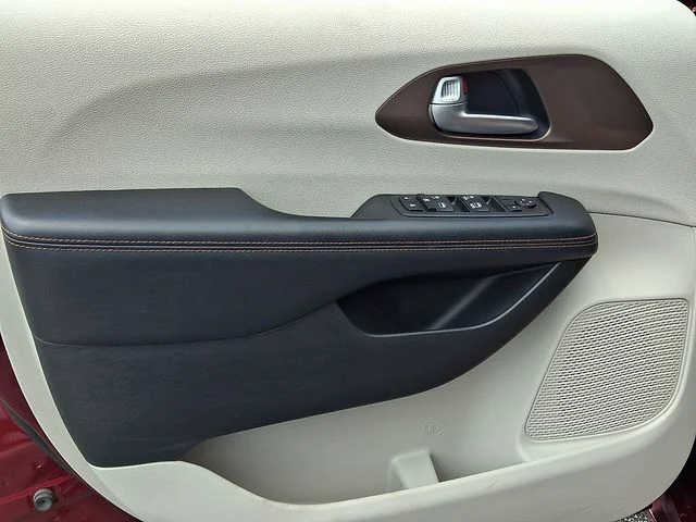 Used 2018 Red Chrysler Touring Plus image 12