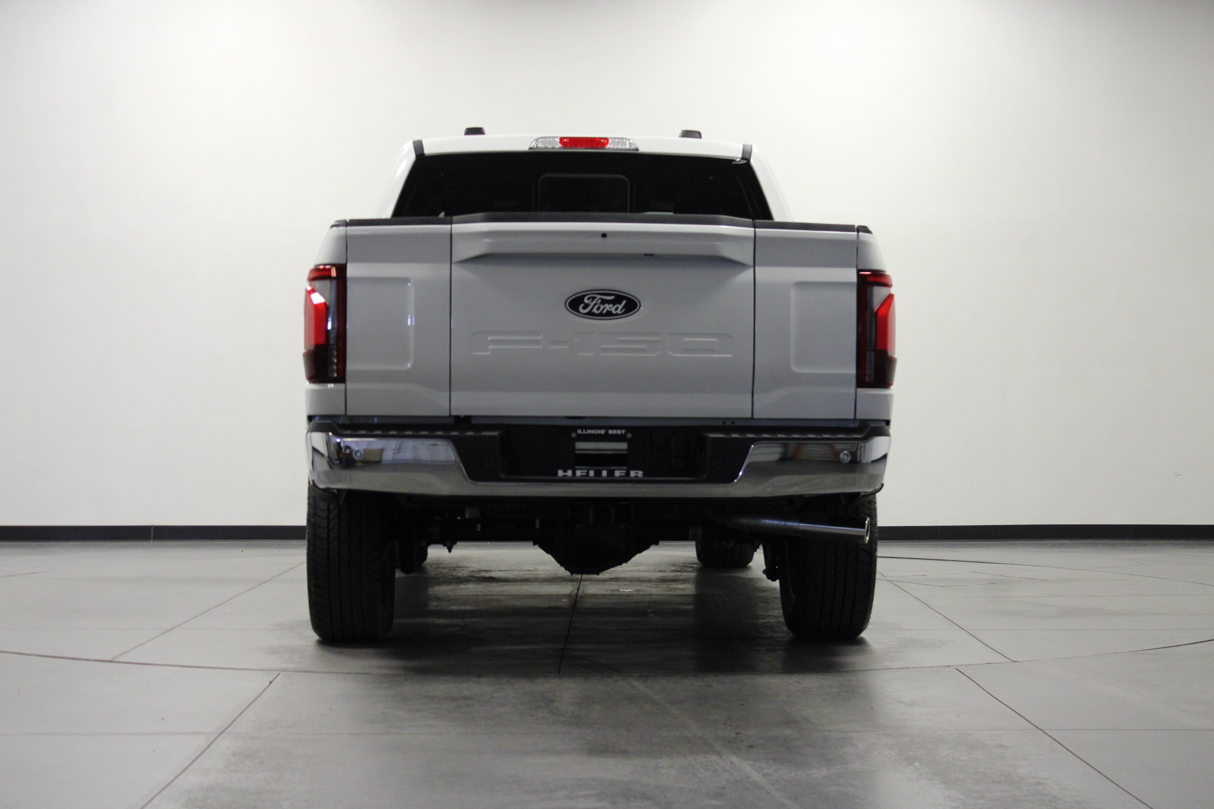 New 2026 Star White Metallic Tri-Coat Ford LARIAT image 5