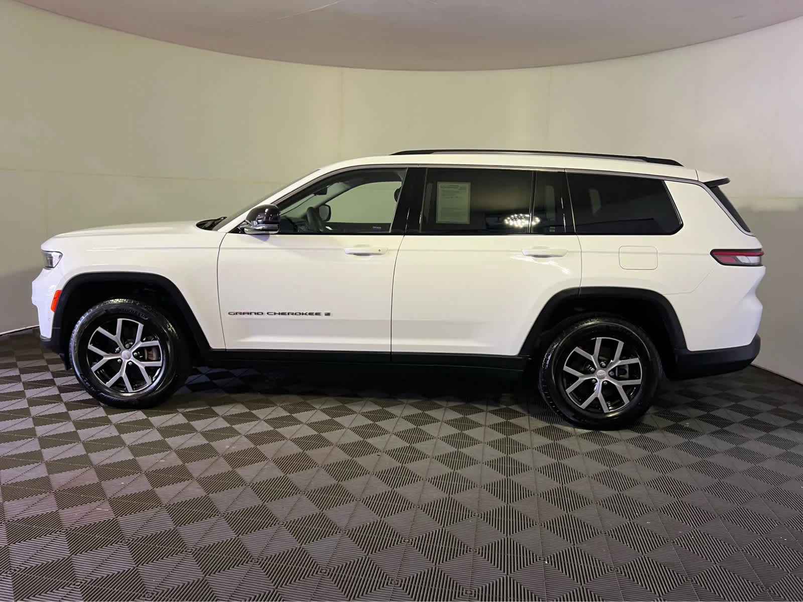 Used 2023 Bright White Clearcoat Jeep Limited image 4