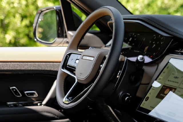 New 2027 Fuji White Land Rover Dynamic SE image 19