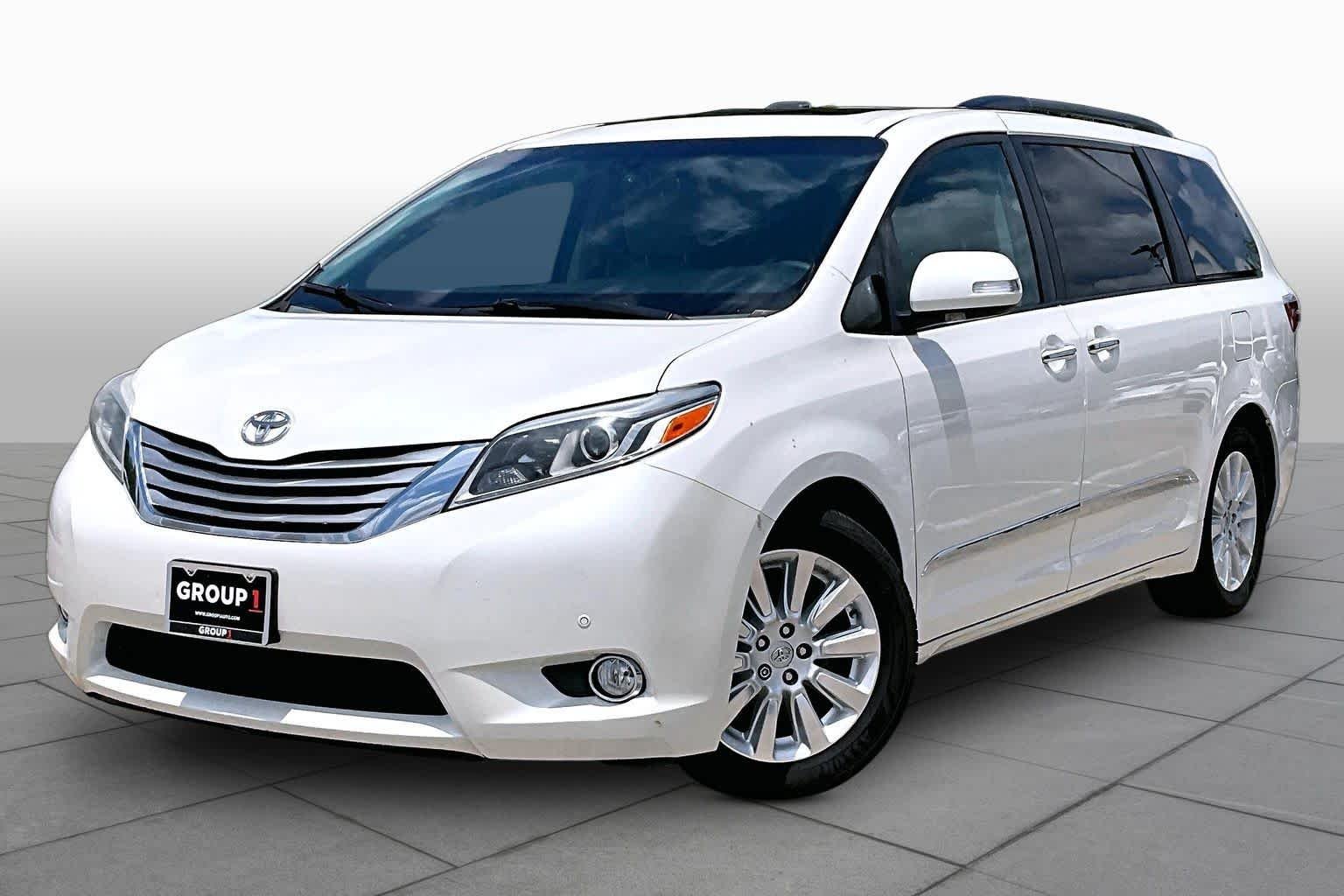 2016 Toyota Sienna Limited V6 7-Passenger's photo