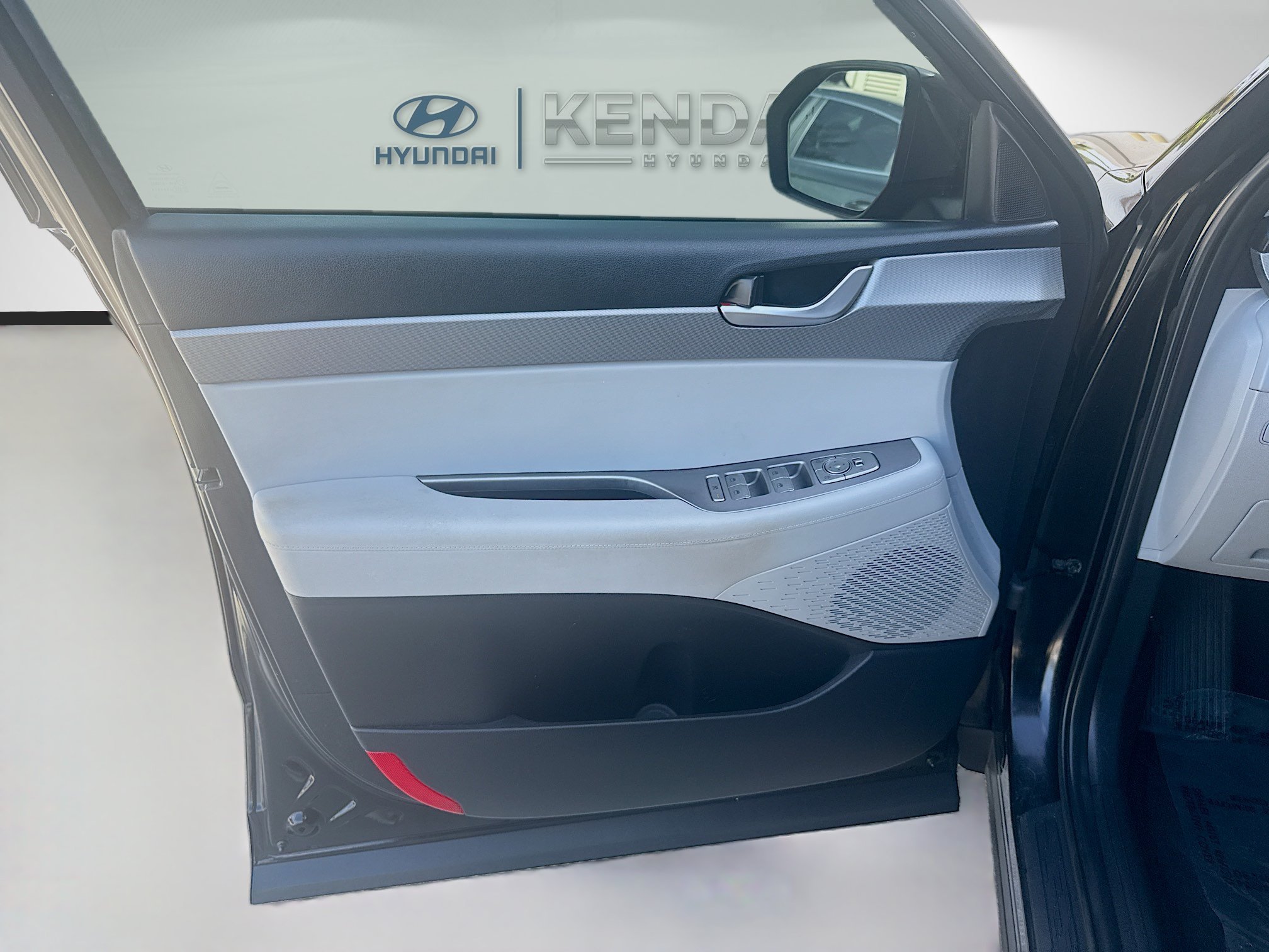 Used 2022 Abyss Black Pearl Hyundai SE image 17