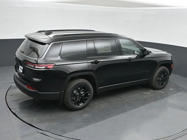 New 2026 Diamond Black Crystal Pearl-Coat Exterior Paint Jeep Altitude image 34