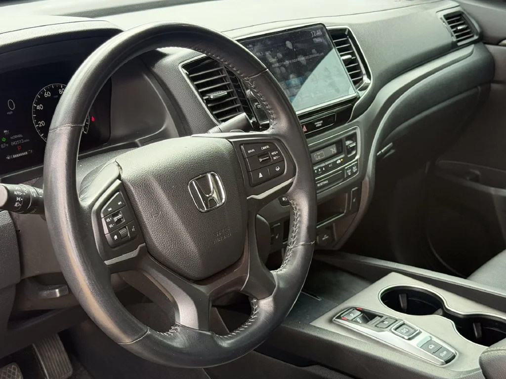 Used 2025  Honda RTL image 18