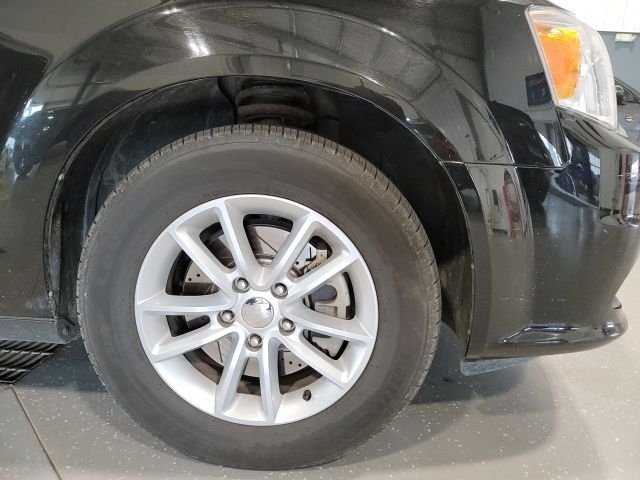 Used 2020 Brilliant Black Crystal Pearlcoat Dodge SXT image 16