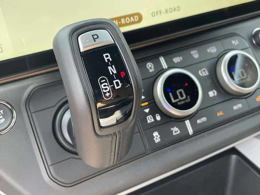 New 2026 Fuji White Land Rover V8 image 30