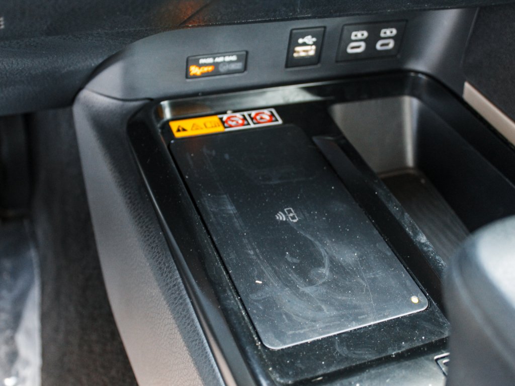 Used 2025 Wind Chill Pearl Toyota XSE image 21